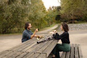 Portrait artiste Paris photo shooting en extérieur couple musiciens