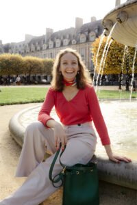 portrait Paris le marais parc place des vosges fontaine