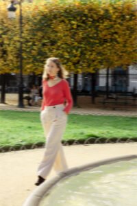 portrait Paris le marais parc place des vosges fontaine