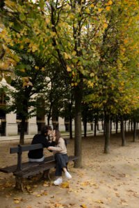 shooting couple Alaïs Rousseau photographe parc paris 