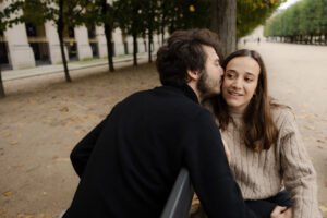 shooting couple Alaïs Rousseau photographe parc paris 