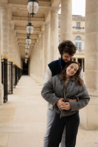 shooting couple Alaïs Rousseau photographe bisous paris rires