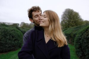 shooting couple paris rivoli séance engagement tuileries