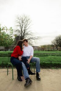 couple paris parc tuileries