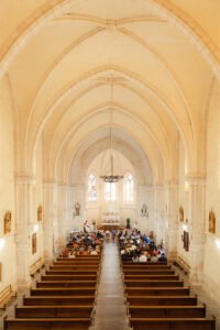 mariage dans le Poitou église vue d'ensemble