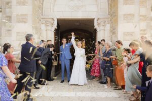 mariage dans le Poitou église sortie