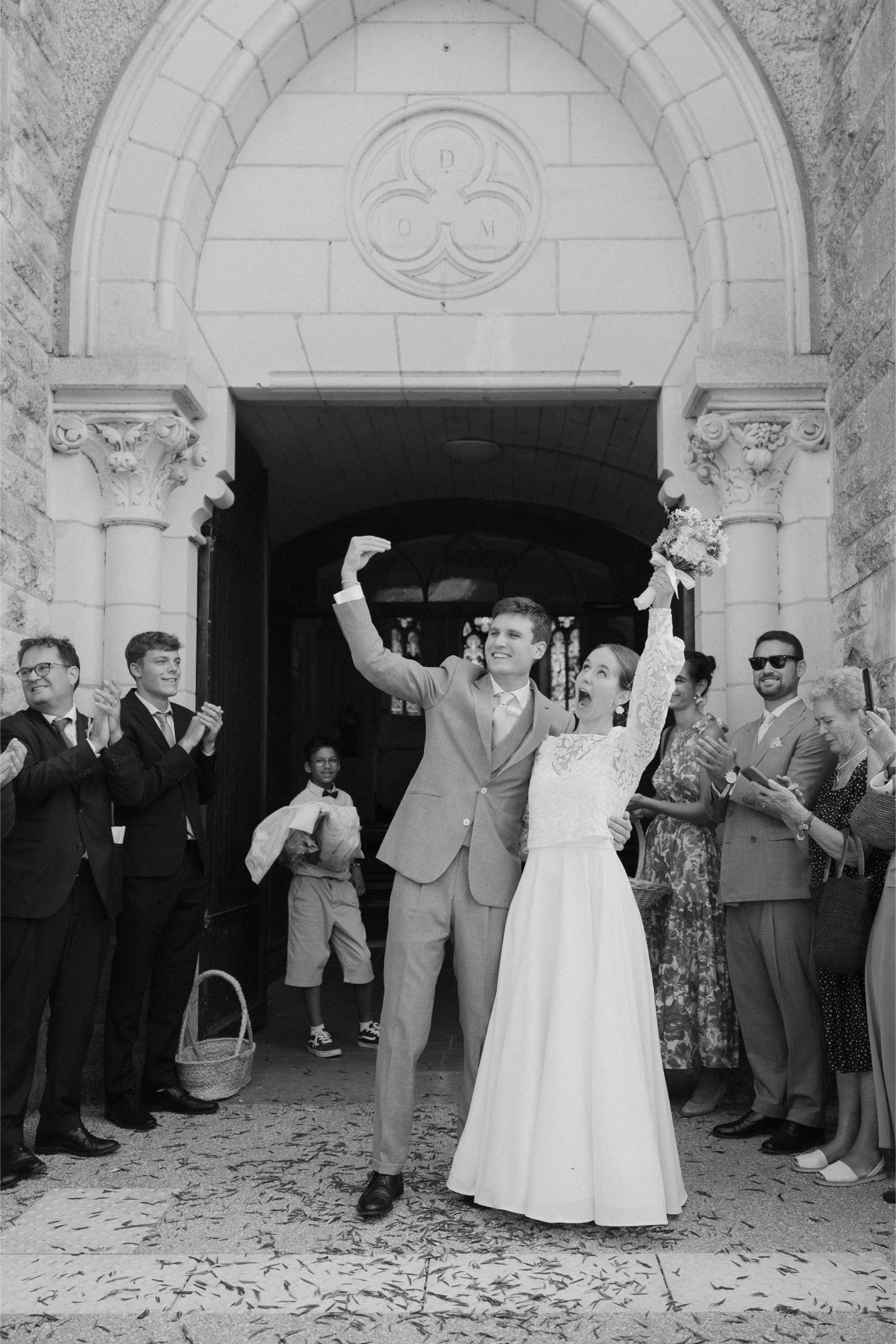 mariage dans le Poitou église sortie