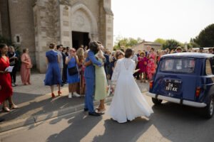 mariage dans le Poitou église sortie