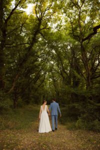 mariage dans le Poitou séance couple forêt