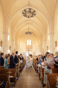 mariage dans le Poitou église procession