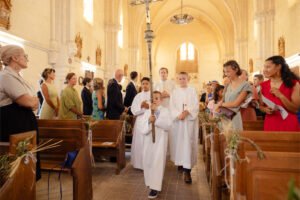 mariage dans le Poitou église procession