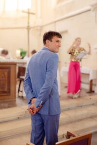 mariage dans le Poitou église marié émotion