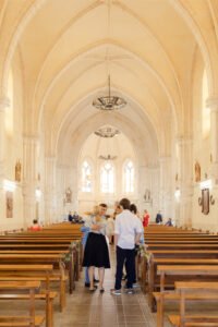 mariage dans le Poitou église retrouvailles