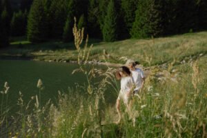 shooting couple montagne alpes lac