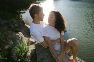 shooting couple montagne alpes lac