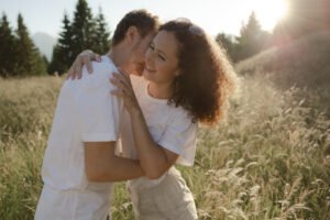 shooting couple montagne alpes lac