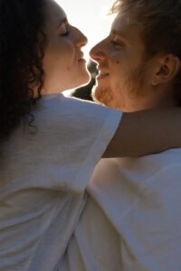 shooting couple montagne alpes lac