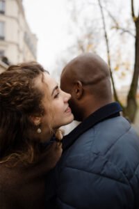 séance couple engagement paris automne